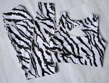 Load image into Gallery viewer, ZEBRA SPORTS BRA-ZEBRA PRINT
